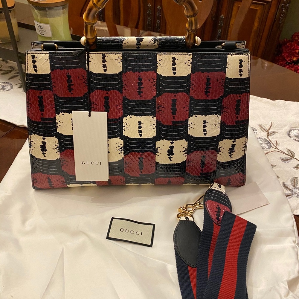 GUCCI♥️RUNWAY BAG♥️NEW❤️Nymphaea snakeskin Tote - Picture 9 of 16